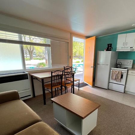 Okanagan Falls Holiday Beach Resort Motel المظهر الخارجي الصورة