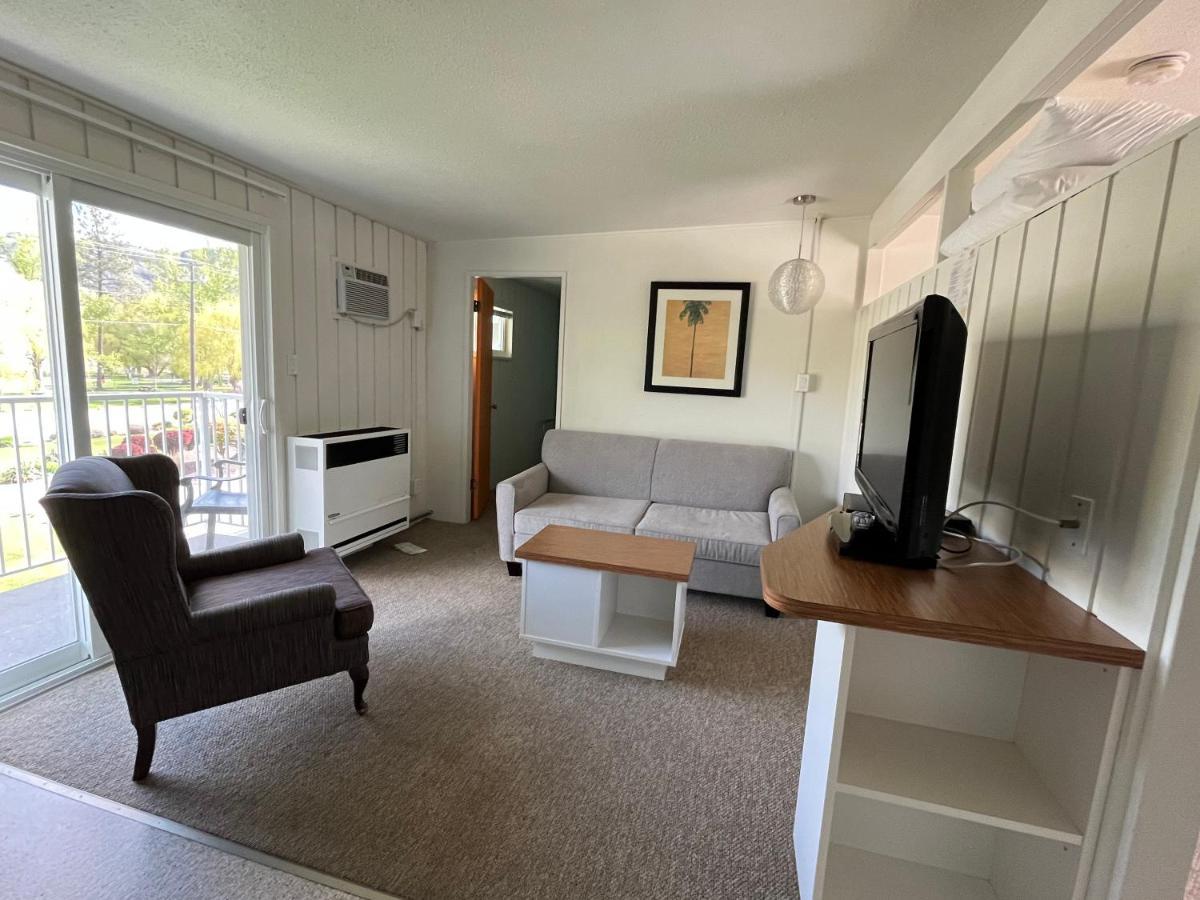 Okanagan Falls Holiday Beach Resort Motel المظهر الخارجي الصورة