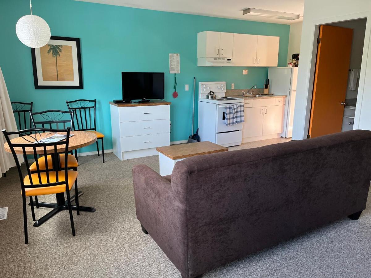Okanagan Falls Holiday Beach Resort Motel المظهر الخارجي الصورة