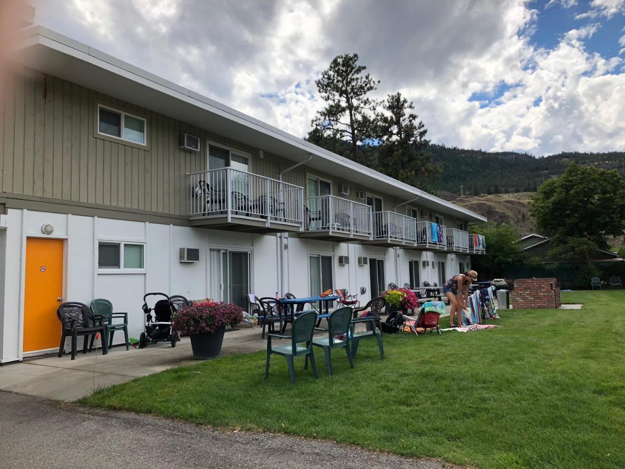 Okanagan Falls Holiday Beach Resort Motel المظهر الخارجي الصورة