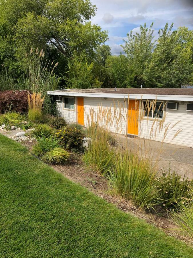 Okanagan Falls Holiday Beach Resort Motel المظهر الخارجي الصورة