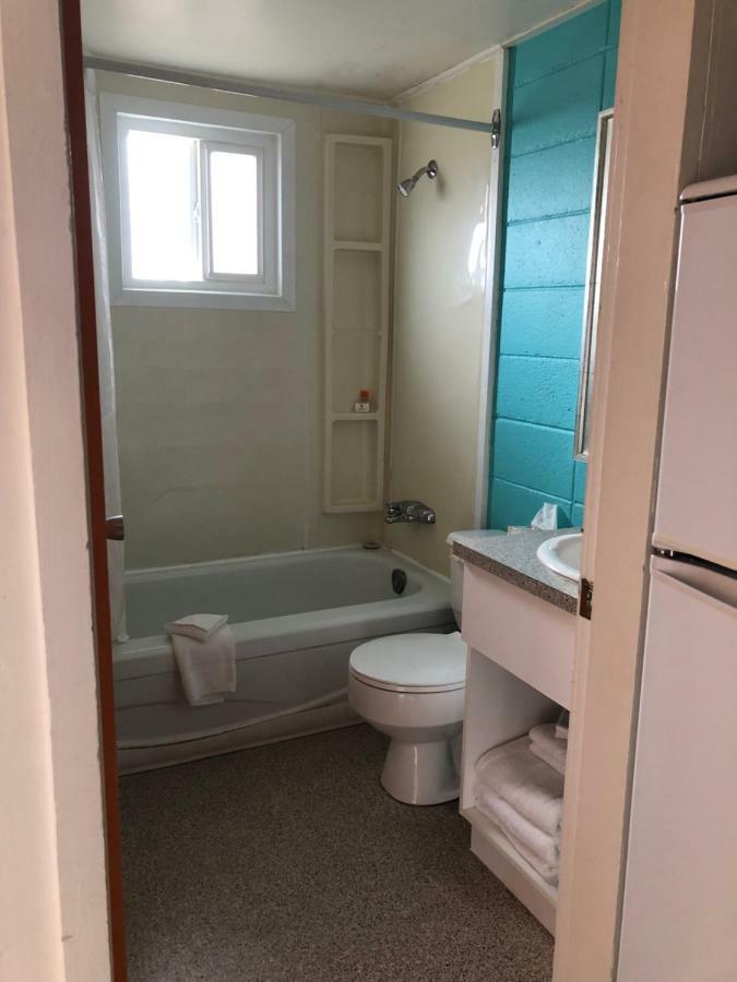 Okanagan Falls Holiday Beach Resort Motel المظهر الخارجي الصورة