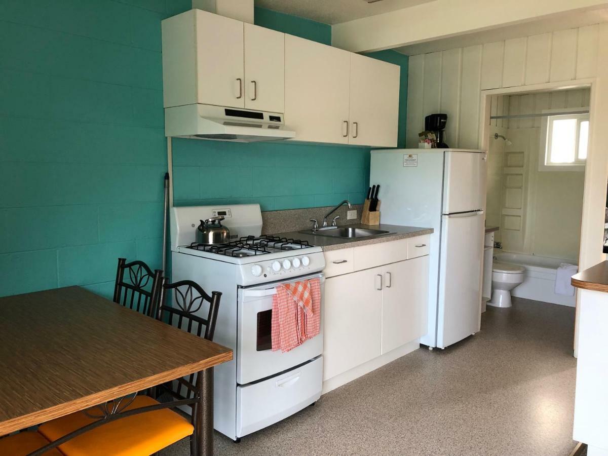 Okanagan Falls Holiday Beach Resort Motel المظهر الخارجي الصورة