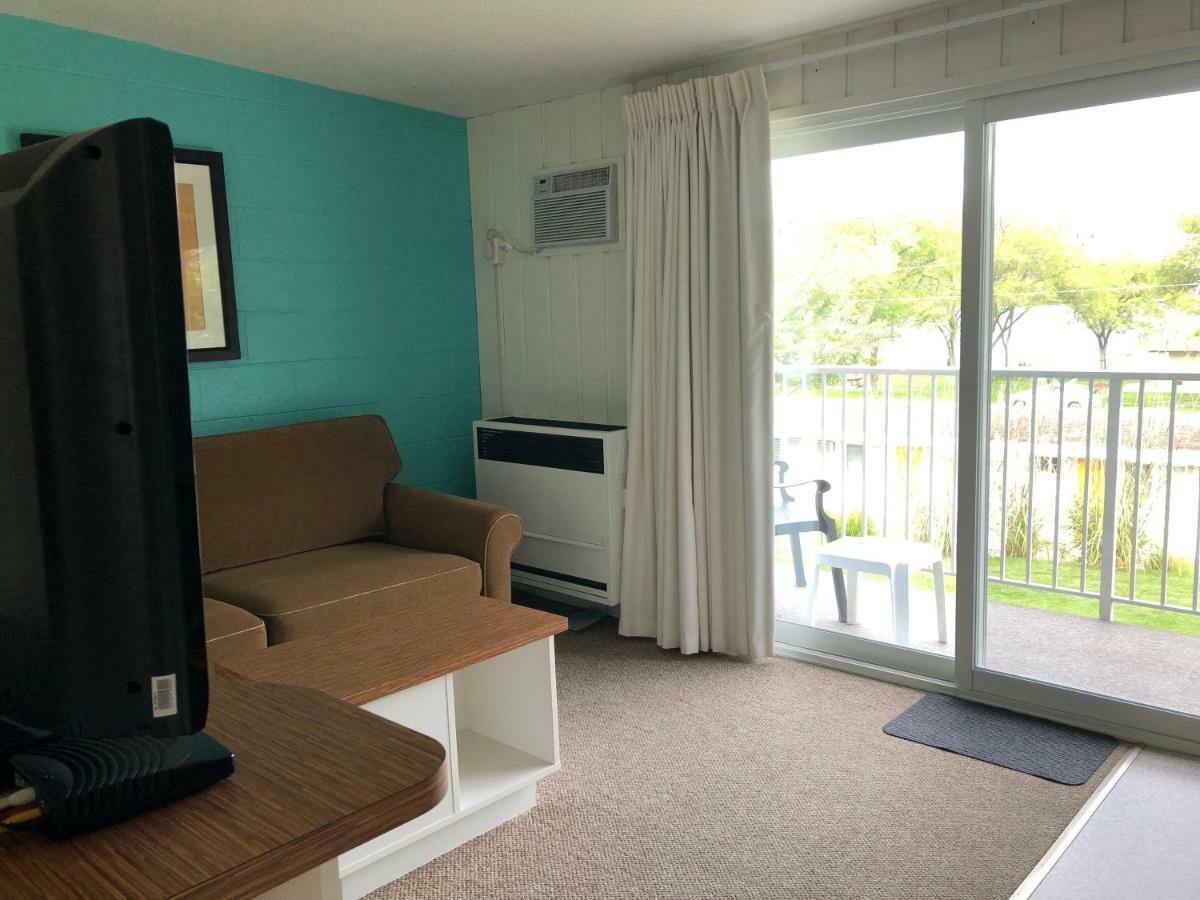 Okanagan Falls Holiday Beach Resort Motel المظهر الخارجي الصورة