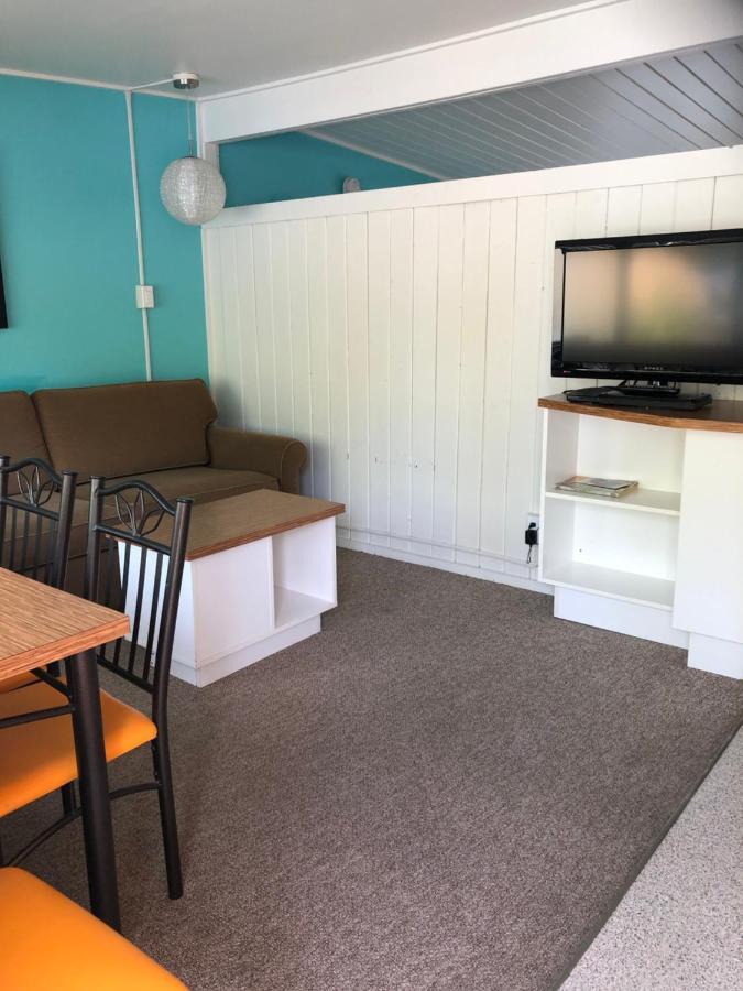 Okanagan Falls Holiday Beach Resort Motel المظهر الخارجي الصورة
