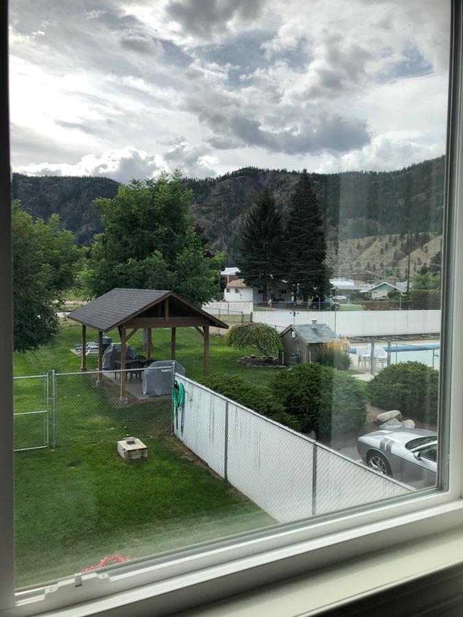 Okanagan Falls Holiday Beach Resort Motel المظهر الخارجي الصورة