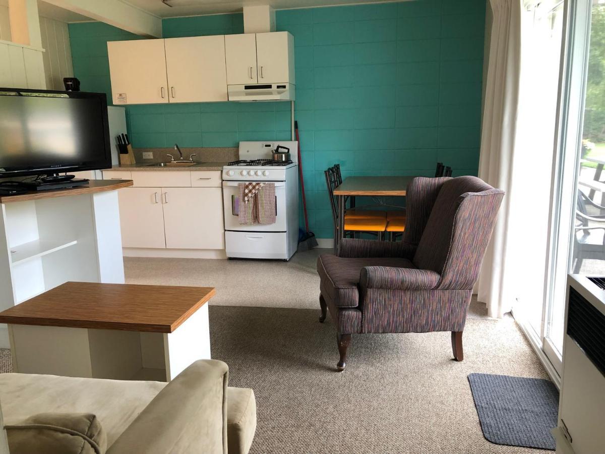 Okanagan Falls Holiday Beach Resort Motel المظهر الخارجي الصورة