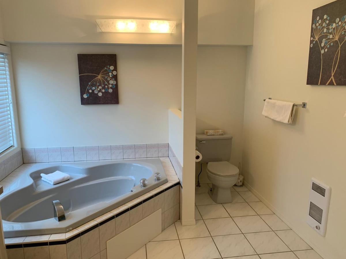 Okanagan Falls Holiday Beach Resort Motel المظهر الخارجي الصورة