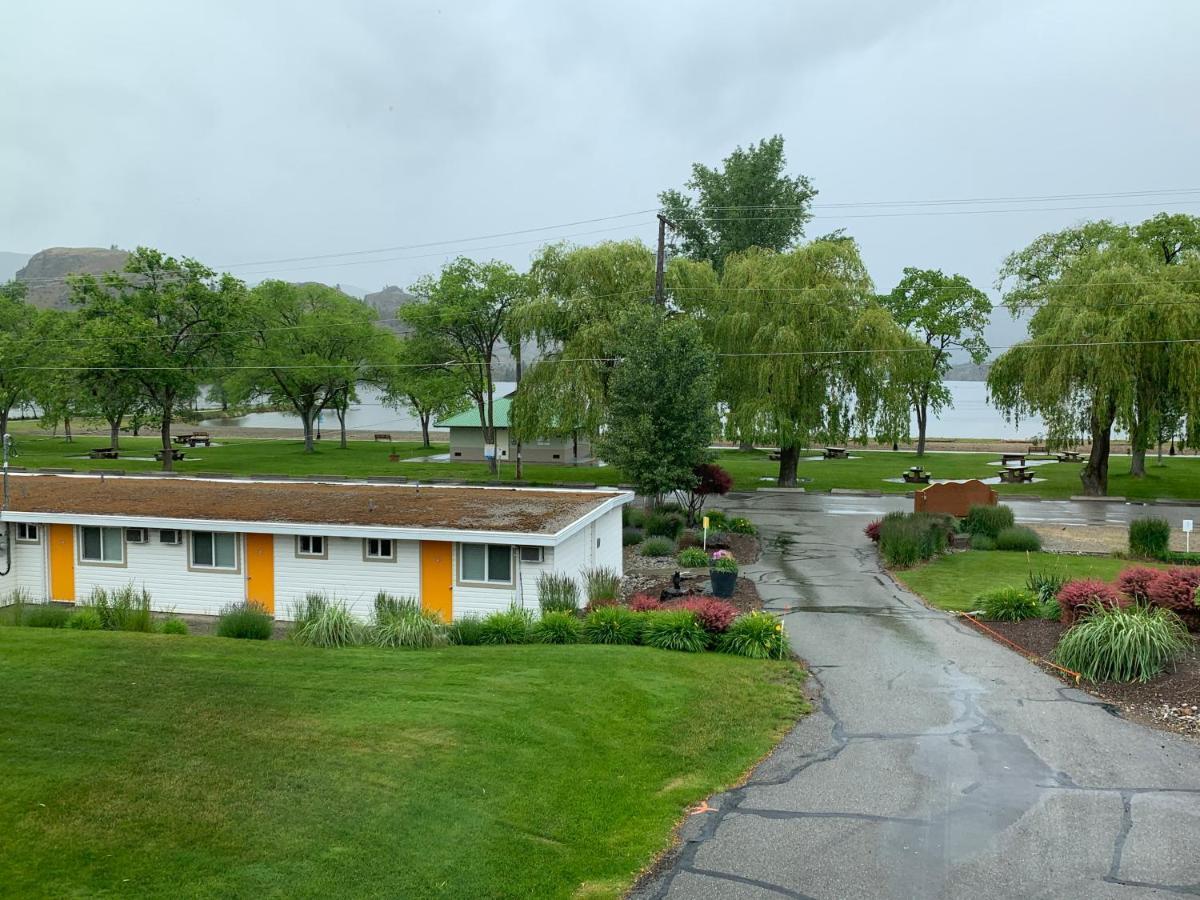 Okanagan Falls Holiday Beach Resort Motel المظهر الخارجي الصورة